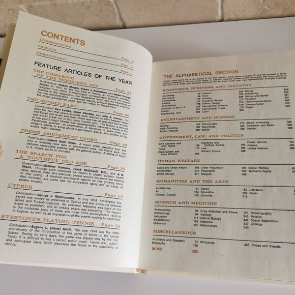 1975 Year Book Encyclopedia Vintage Birthday Gift Annual Recap Grolier Gen X Xen - Picture 5 of 10